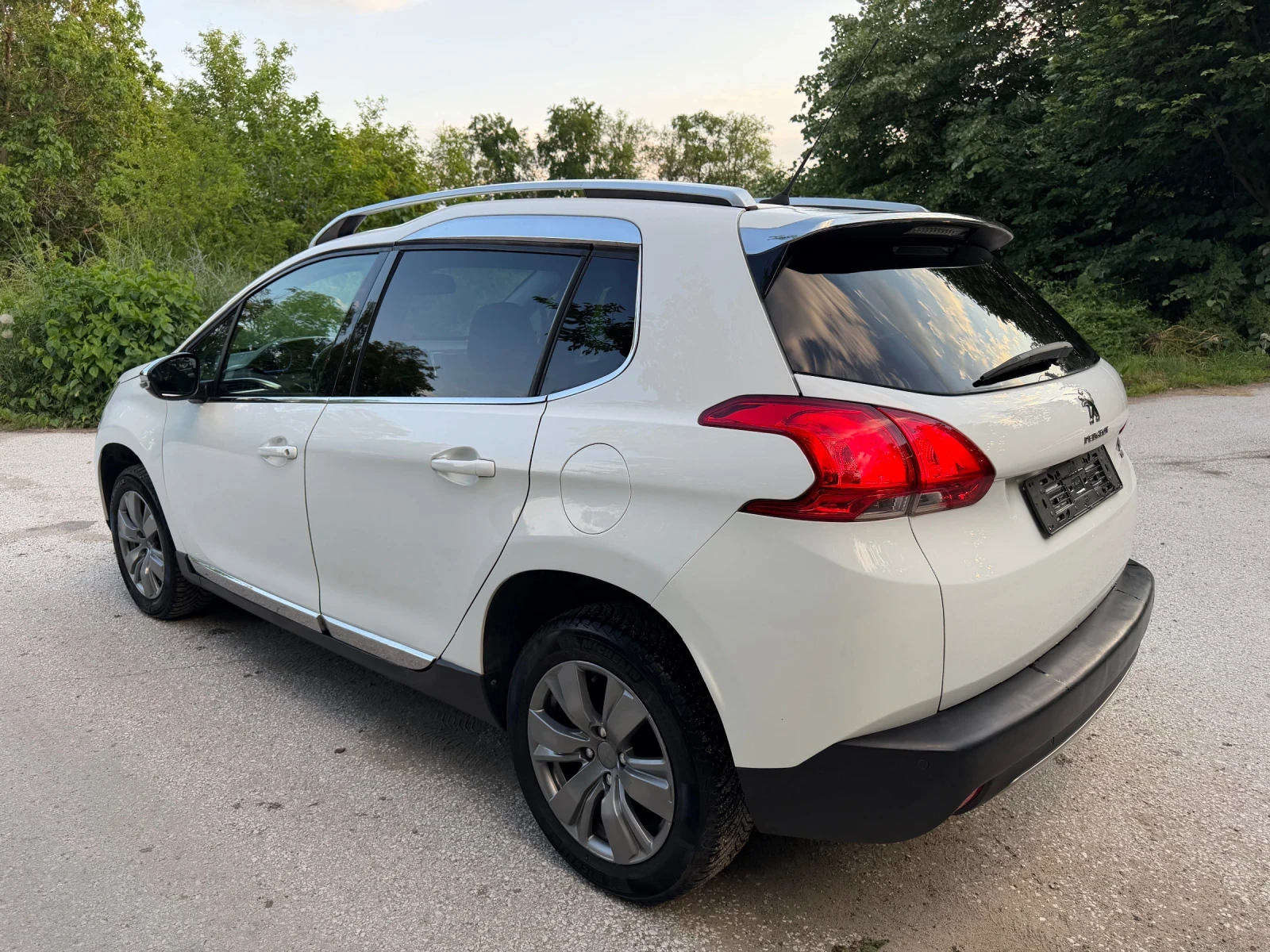 Peugeot 2008 1.6E-HDI АВТО НАВИ КОЖА ЛЕД 2-ключа ПАРКТРОНИК, снимка 4 - Автомобили и джипове - 54683352