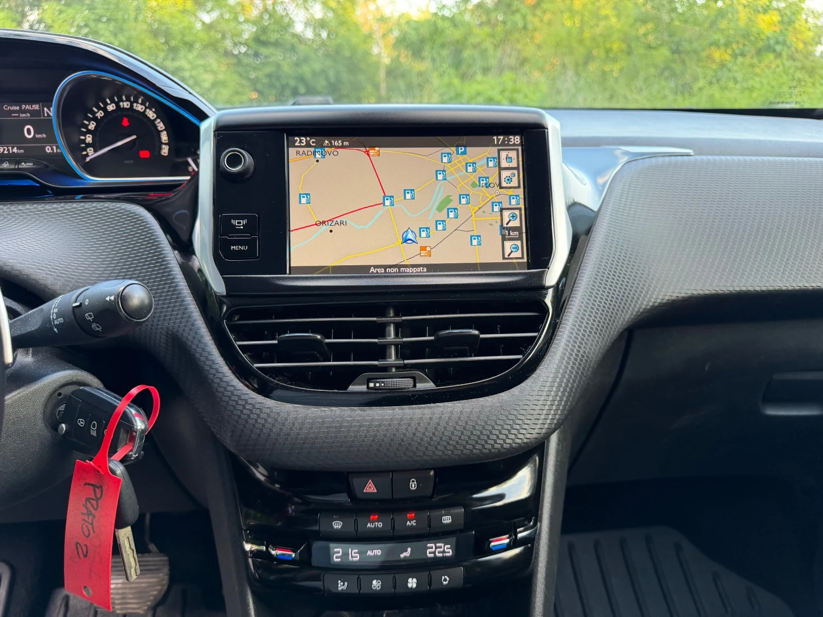 Peugeot 2008 1.6E-HDI АВТО НАВИ КОЖА ЛЕД 2-ключа ПАРКТРОНИК, снимка 9 - Автомобили и джипове - 54683352