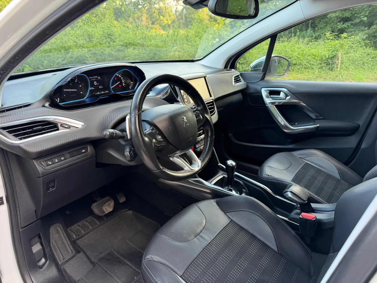 Peugeot 2008 1.6E-HDI АВТО НАВИ КОЖА ЛЕД 2-ключа ПАРКТРОНИК, снимка 8 - Автомобили и джипове - 54683352