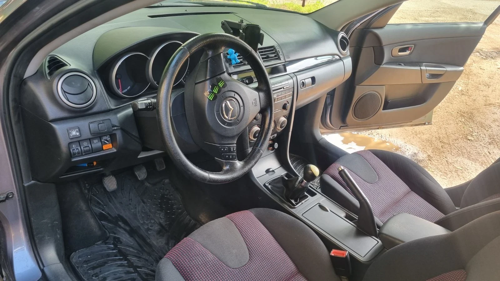 Mazda 3, снимка 9 - Автомобили и джипове - 54799330