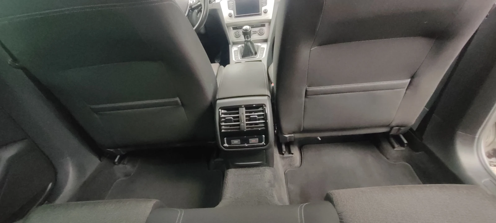 VW Passat 1.6 TDI , снимка 17 - Автомобили и джипове - 54941713