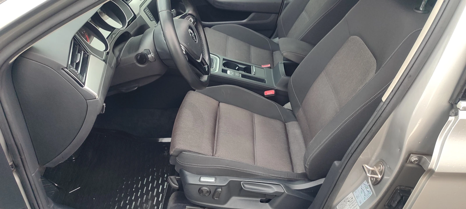 VW Passat 1.6 TDI , снимка 7 - Автомобили и джипове - 54941713