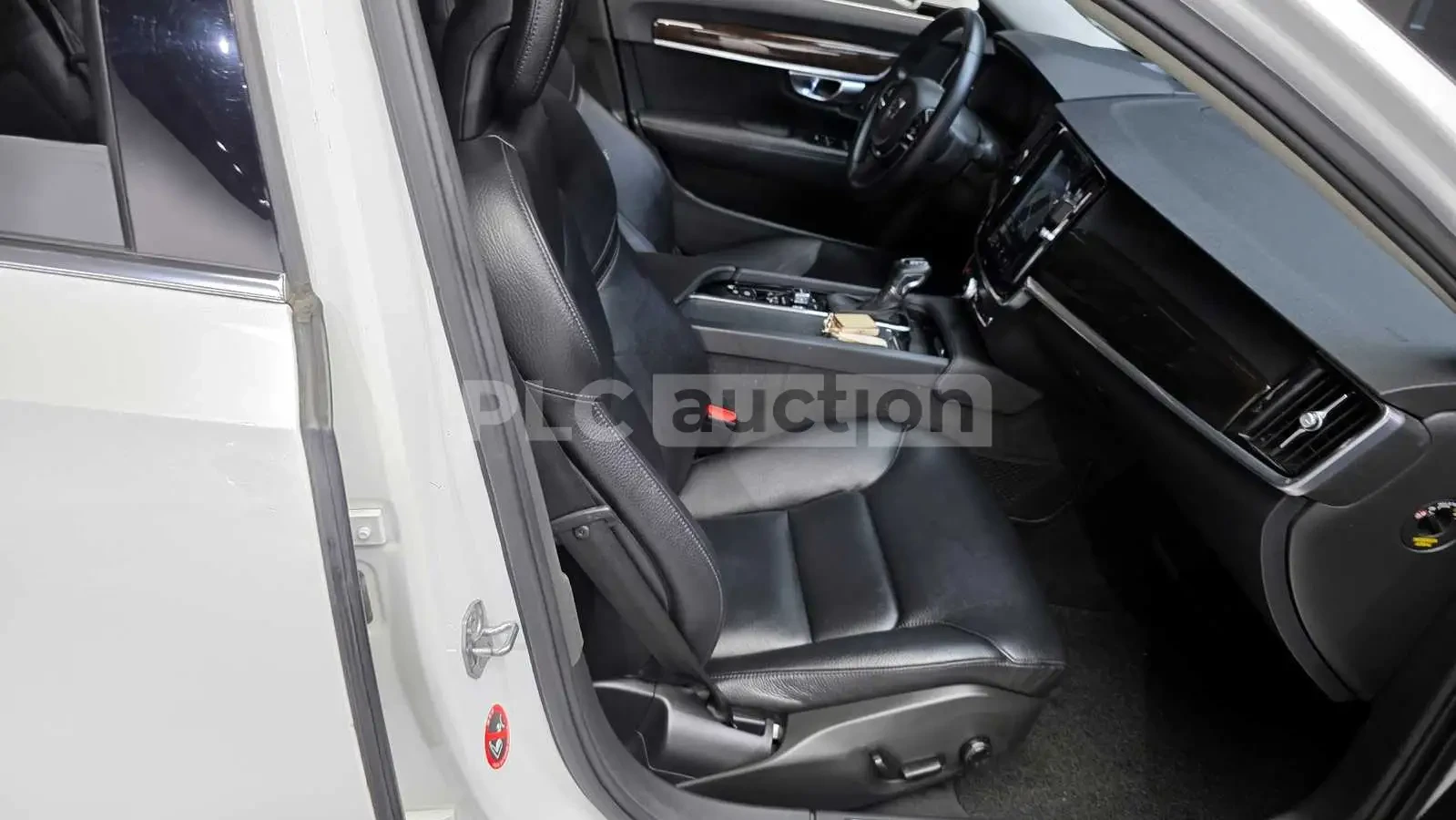 Volvo S90 D5 MOMENTUM/CAM/PANO/HEAD UP/, снимка 10 - Автомобили и джипове - 54999887