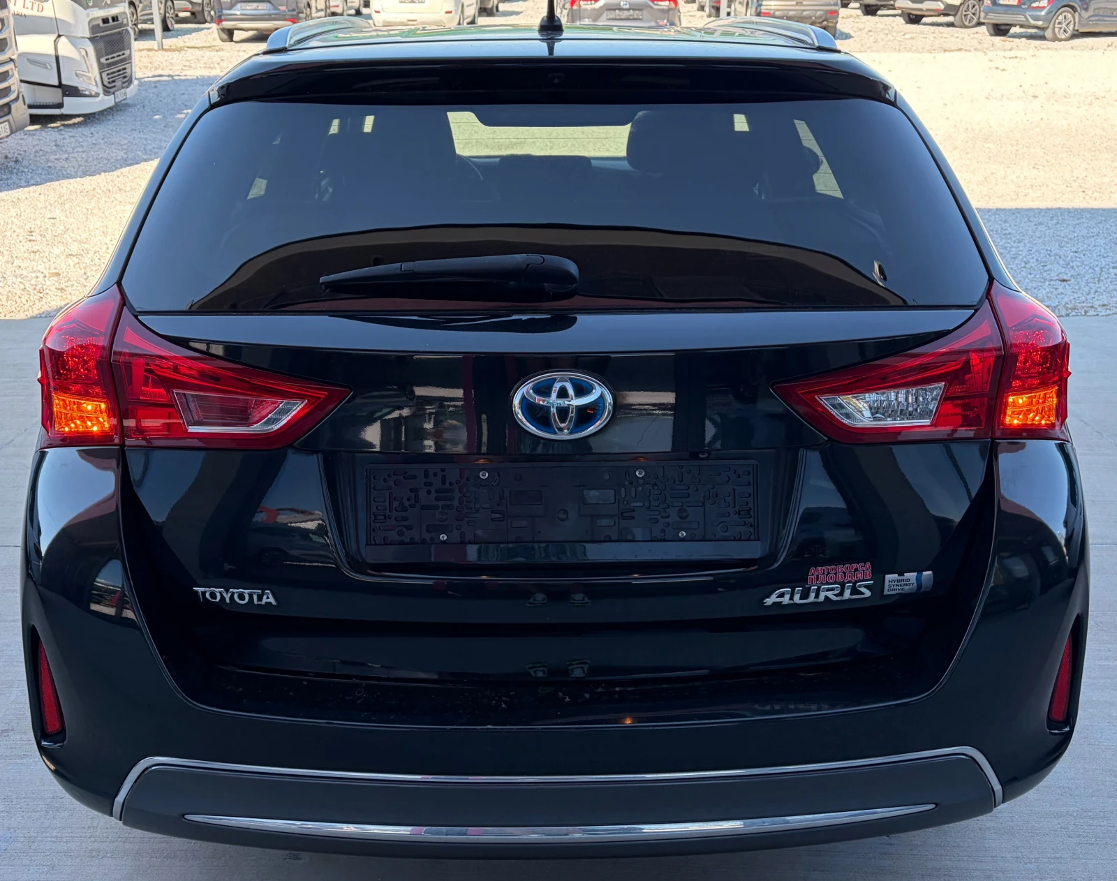Toyota Auris 1.8 Hybrid , снимка 5 - Автомобили и джипове - 55275239