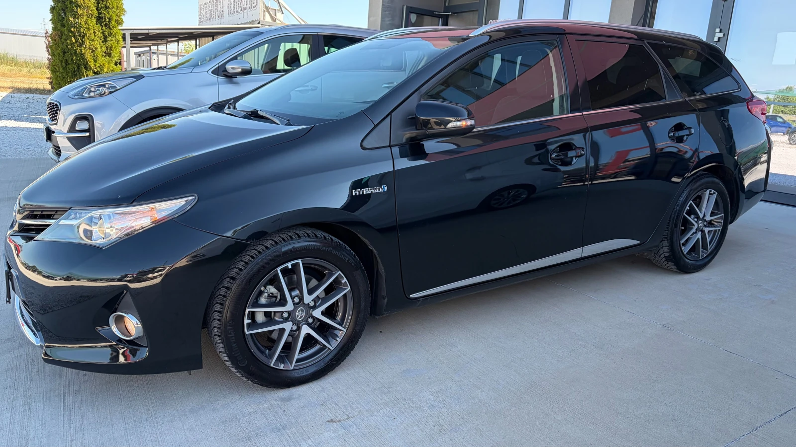 Toyota Auris 1.8 Hybrid , снимка 2 - Автомобили и джипове - 55275239