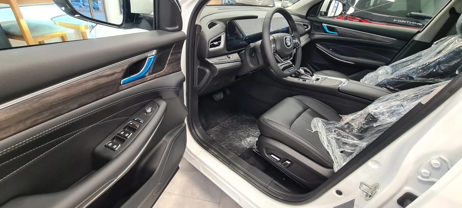 DONGFENG E5 1.5i Plug in Hybrid, снимка 10 - Автомобили и джипове - 55829954