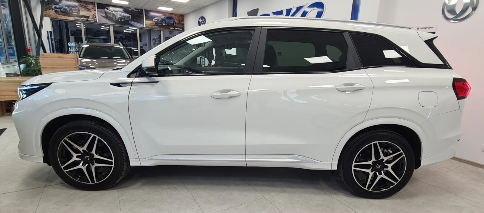 DONGFENG E5 1.5i Plug in Hybrid, снимка 8 - Автомобили и джипове - 55829954