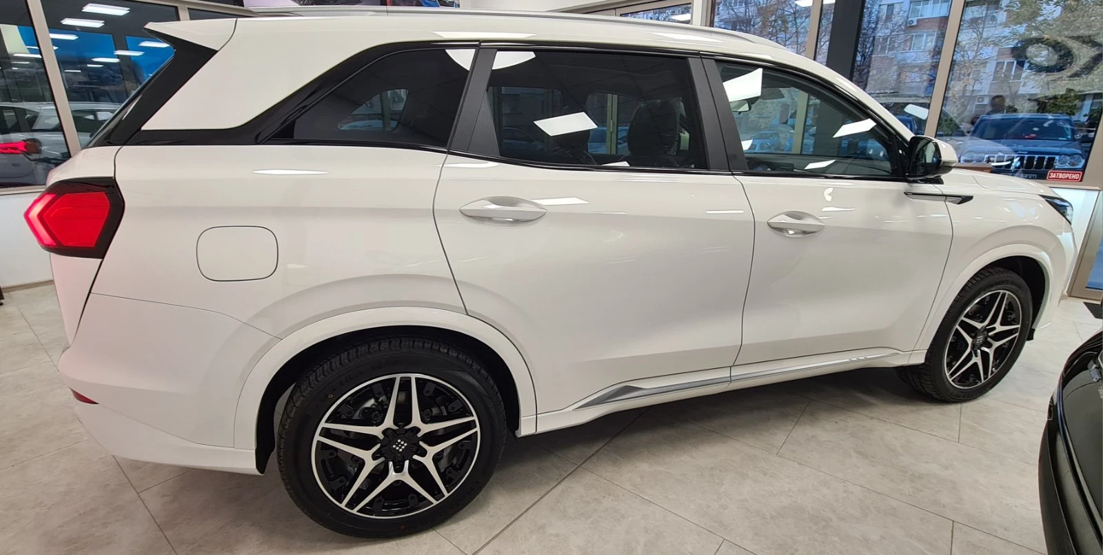 DONGFENG E5 1.5i Plug in Hybrid, снимка 5 - Автомобили и джипове - 55829954