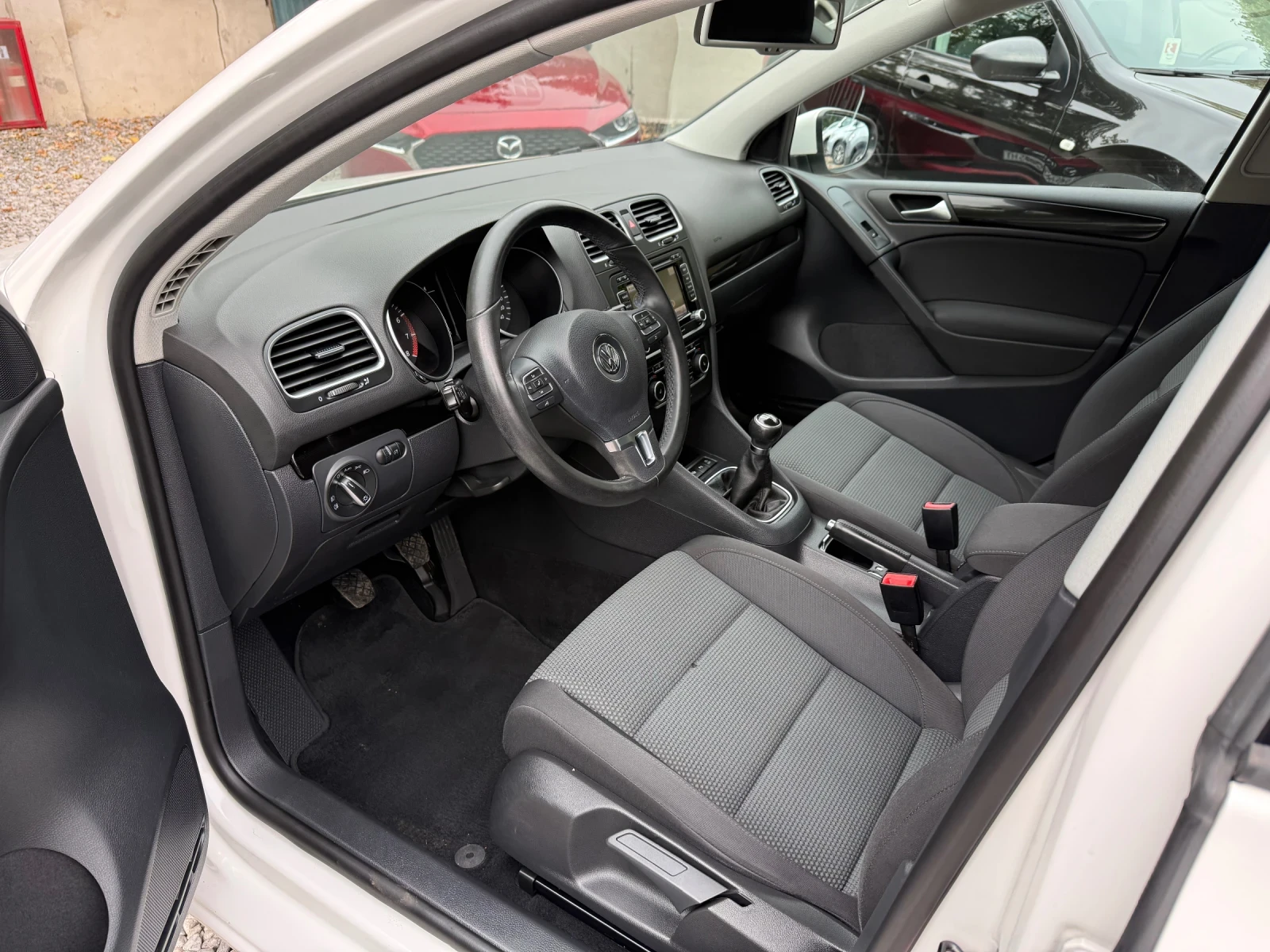 VW Golf 1.2TSI Team Bluemotion - ПЕРФЕКТНО СЪСТОНИЕ!, снимка 8 - Автомобили и джипове - 56080947