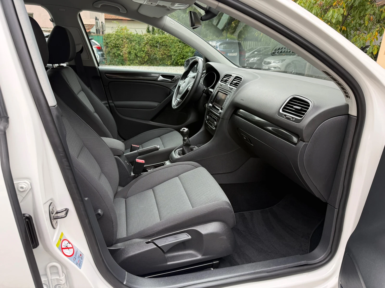 VW Golf 1.2TSI Team Bluemotion - ПЕРФЕКТНО СЪСТОНИЕ!, снимка 13 - Автомобили и джипове - 56080947