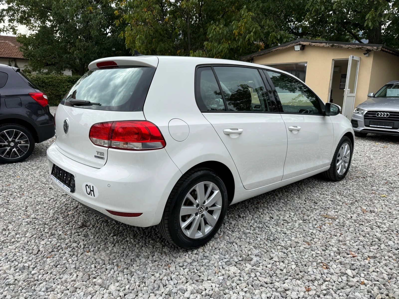 VW Golf 1.2TSI Team Bluemotion - ПЕРФЕКТНО СЪСТОНИЕ!, снимка 4 - Автомобили и джипове - 56080947