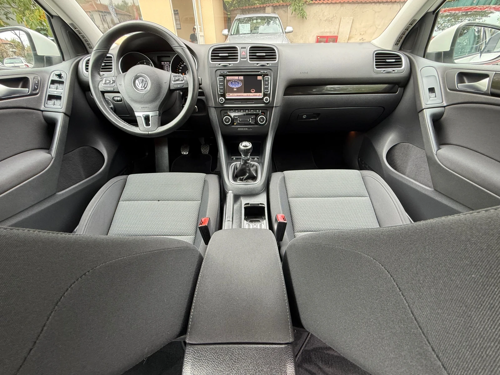 VW Golf 1.2TSI Team Bluemotion - ПЕРФЕКТНО СЪСТОНИЕ!, снимка 11 - Автомобили и джипове - 56080947
