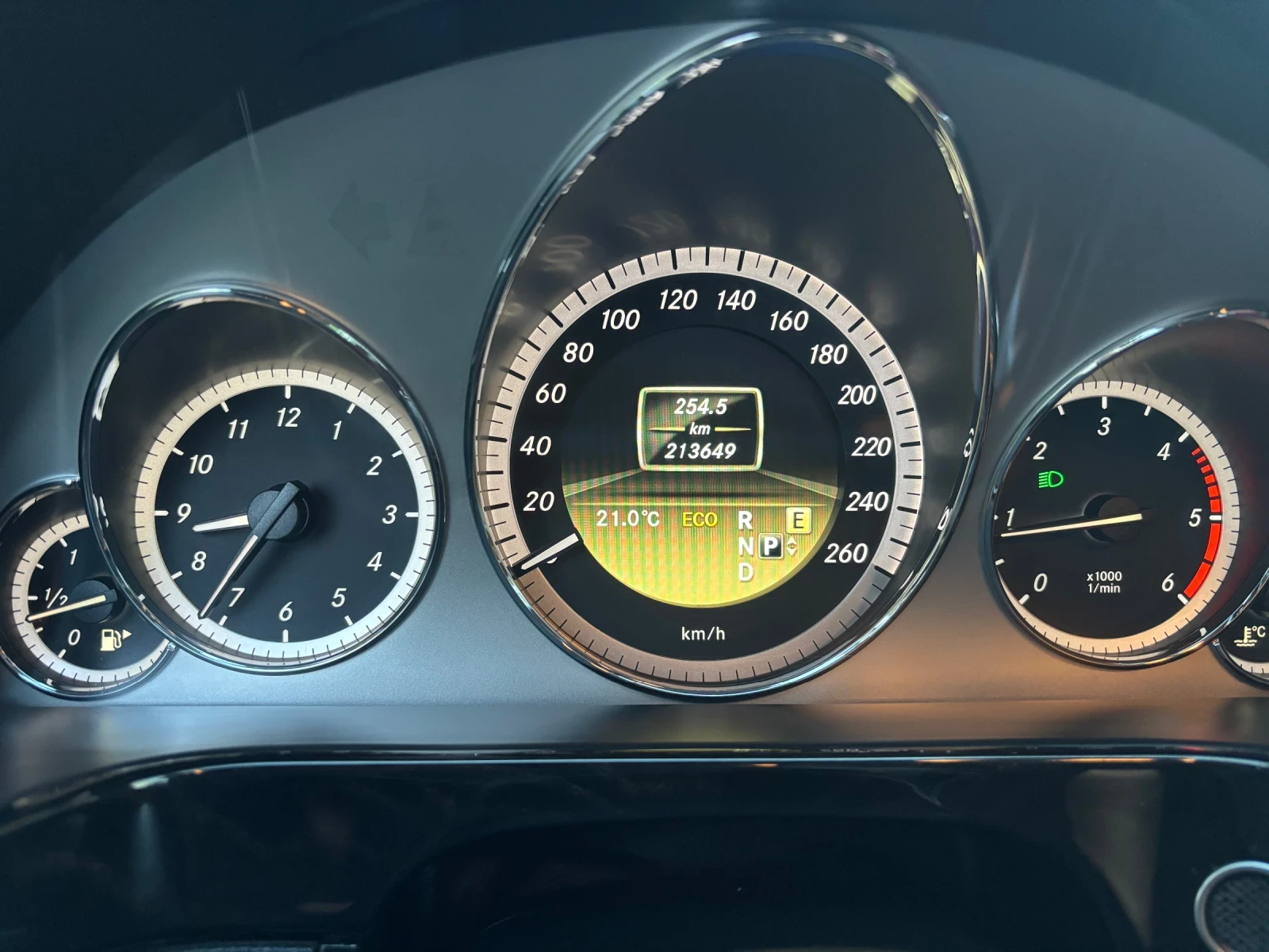 Mercedes-Benz E 250 2.5CDI 4X4, снимка 9 - Автомобили и джипове - 56608527