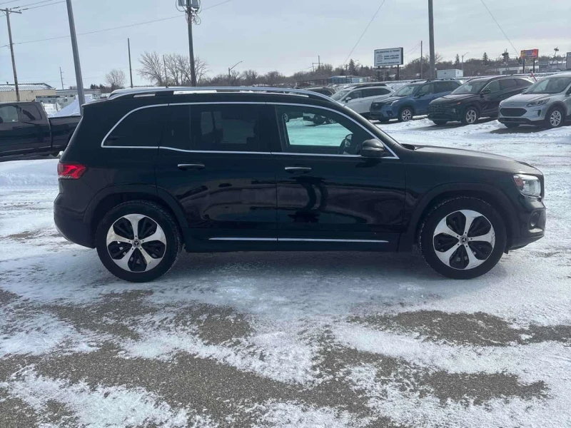 Mercedes-Benz GLB 250 /CARFAX /Панорама/Подгрев/Памет/Клип, снимка 4 - Автомобили и джипове - 53570756