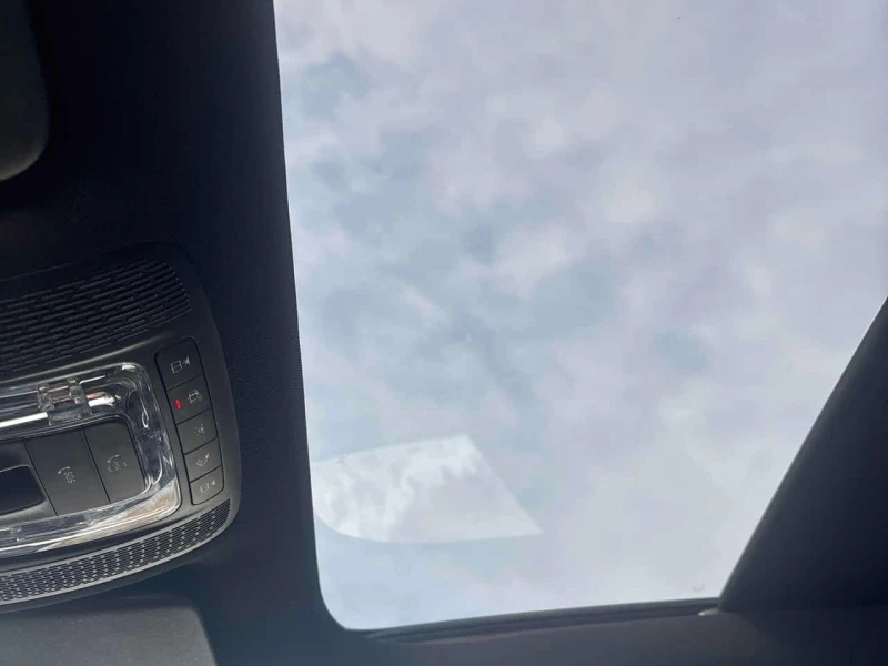 Mercedes-Benz GLB 250 /CARFAX /Панорама/Подгрев/Памет/Клип, снимка 12 - Автомобили и джипове - 53570756