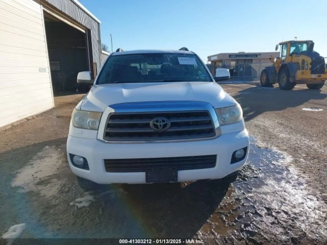 Toyota Sequoia SR5 5.7L V8 СЕРВИЗНА ИСТОРИЯ, снимка 1 - Автомобили и джипове - 48754265