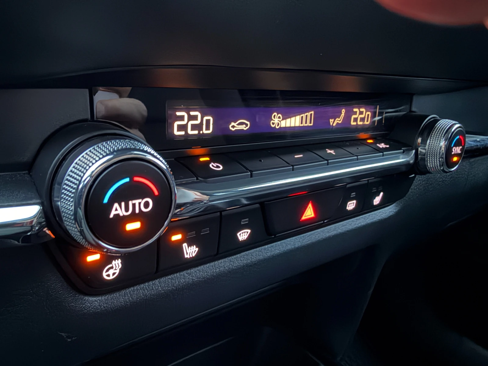 Mazda CX-30 2.0 4�4 e-Skyactiv G Mild Hybrid head up  | Mobile.bg � ����������� 17