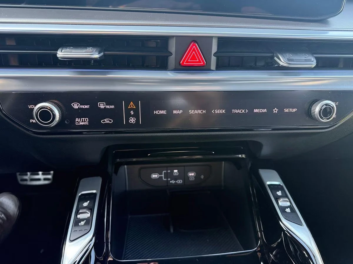 Kia Sorento 1.6HEV/215HP/PLATINUM/360/4X4/HUD/PANO/BOSE/396z, снимка 13 - Автомобили и джипове - 54440261