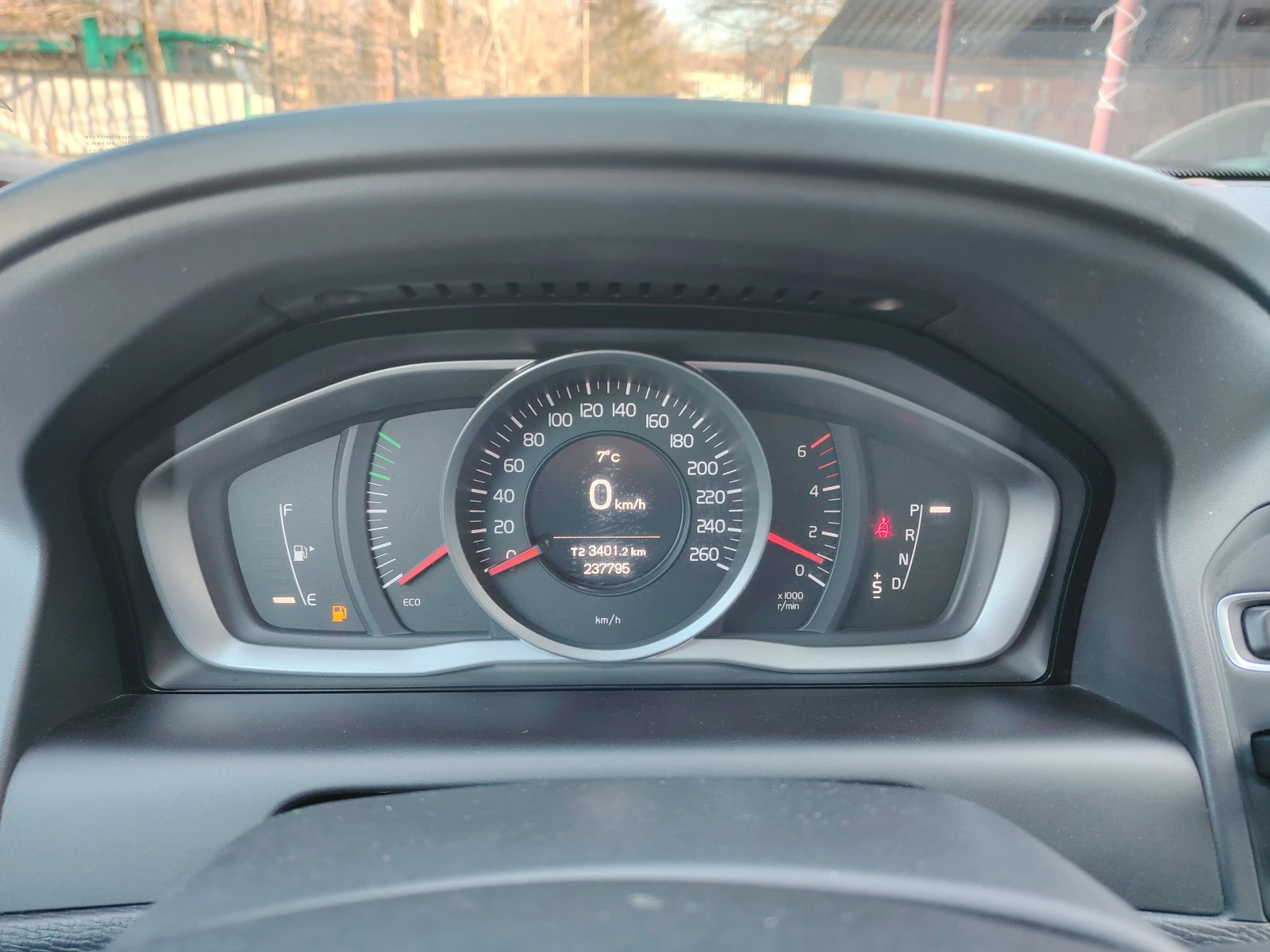 Volvo XC60 2.0, снимка 16 - Автомобили и джипове - 54567411