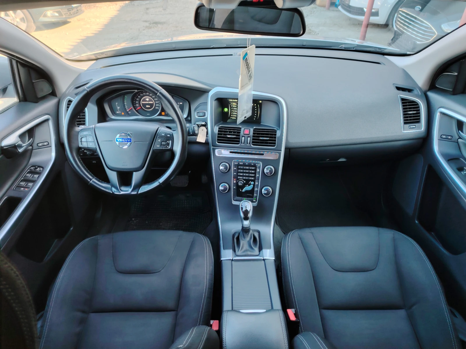 Volvo XC60 2.0, снимка 10 - Автомобили и джипове - 54567411