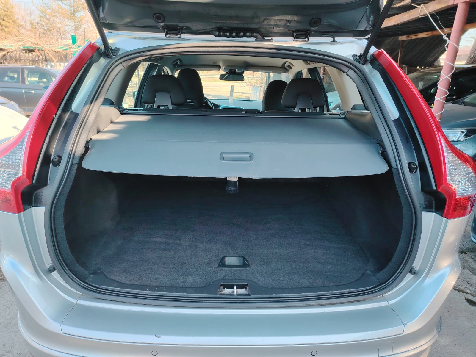 Volvo XC60 2.0, снимка 8 - Автомобили и джипове - 54567411
