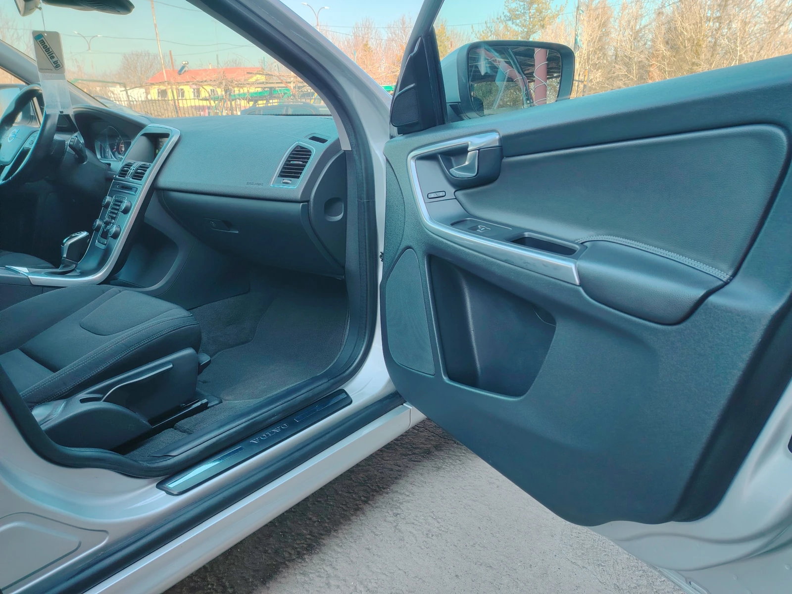 Volvo XC60 2.0, снимка 6 - Автомобили и джипове - 54567411