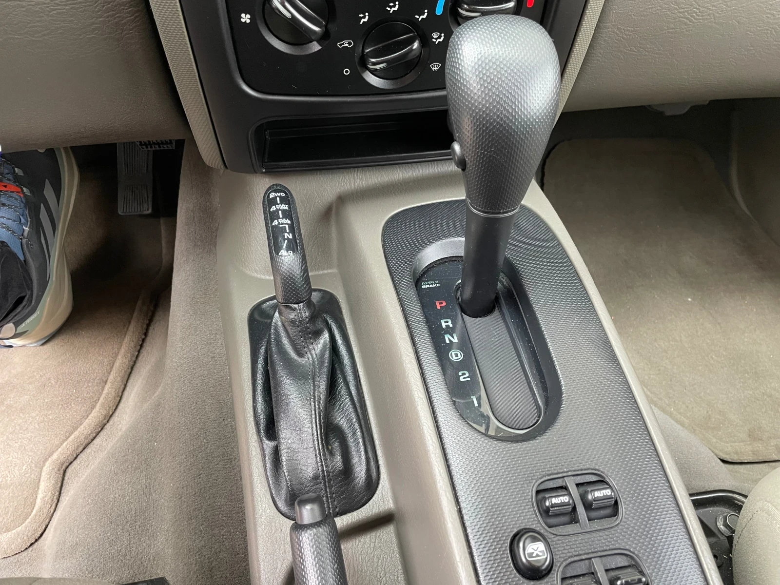 Jeep Cherokee, снимка 10 - Автомобили и джипове - 54805783