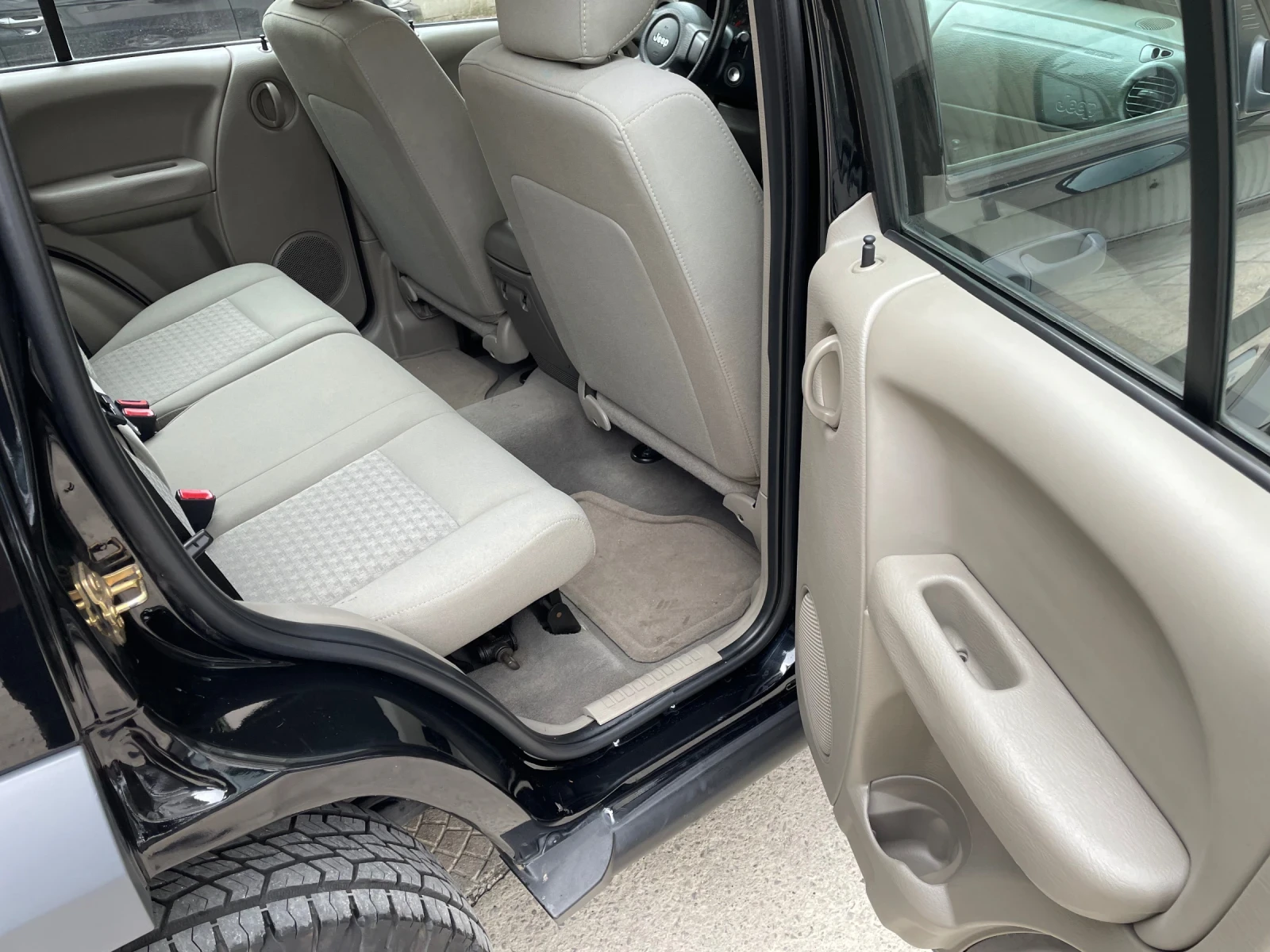 Jeep Cherokee, снимка 3 - Автомобили и джипове - 54805783