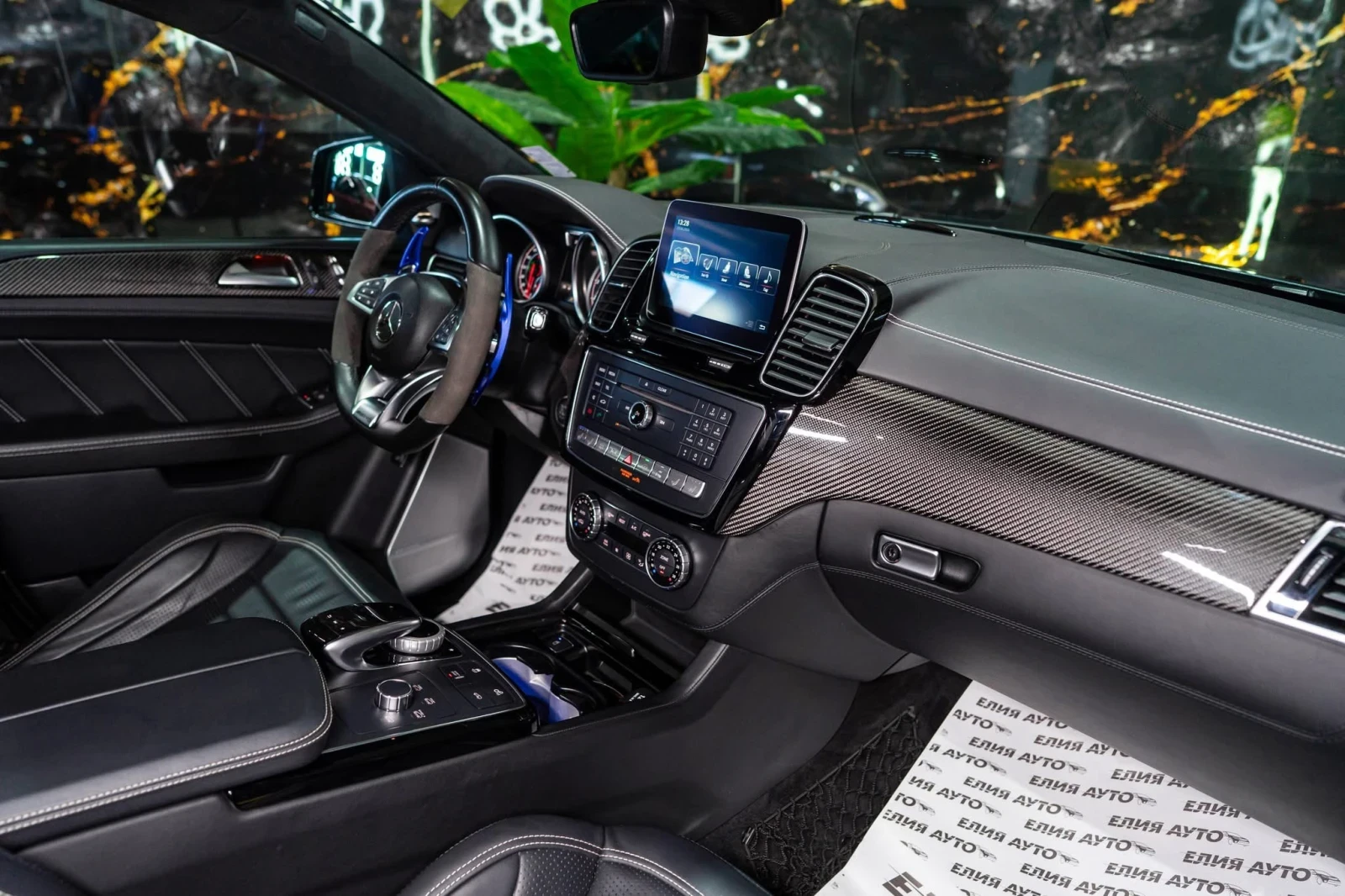 Mercedes-Benz GLE 63 S AMG 4MATIC+ LED ПАНО CARBON B&O 3XTV ЛИЗИНГ 100%, снимка 13 - Автомобили и джипове - 55057270