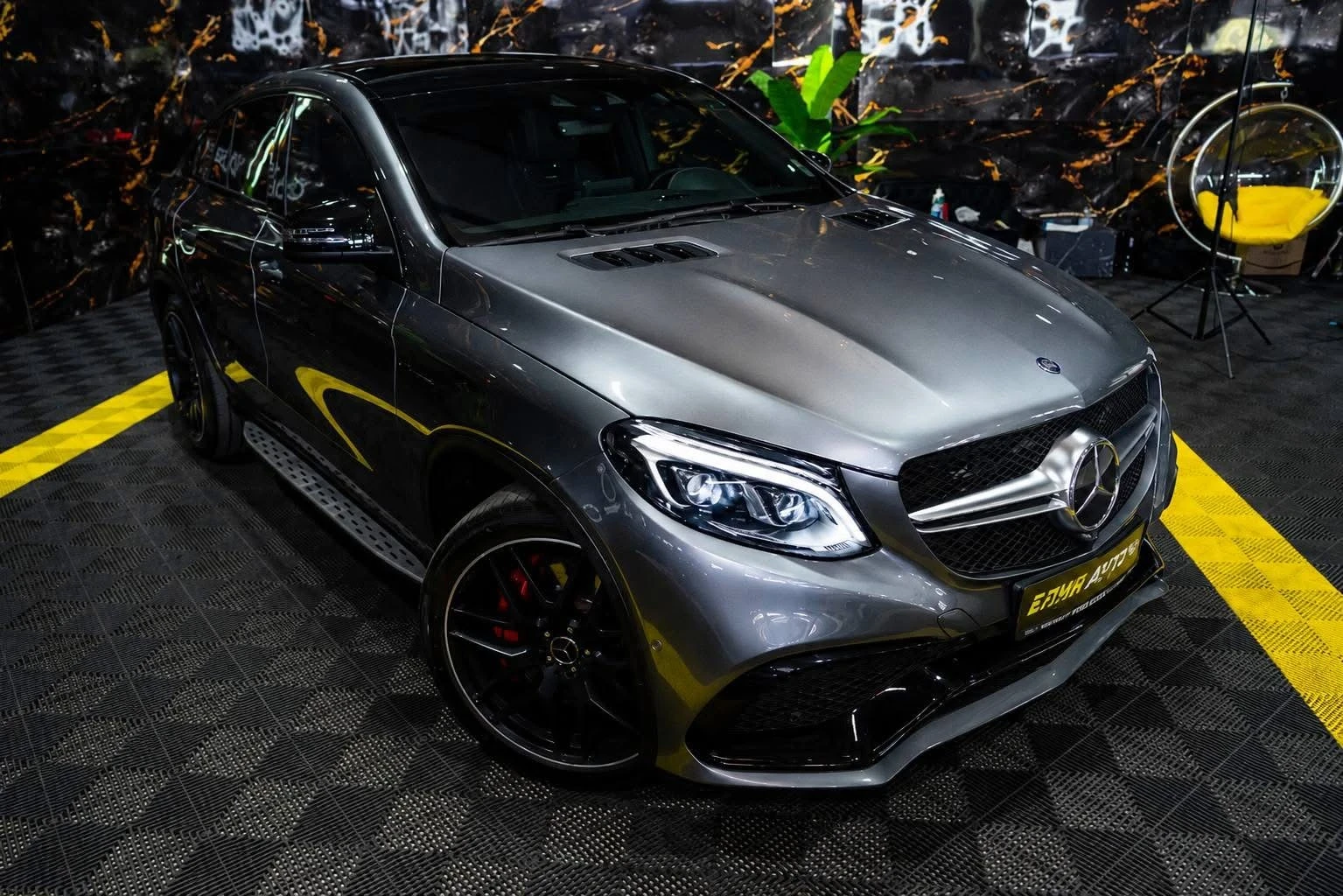 Mercedes-Benz GLE 63 S AMG 4MATIC+ LED ПАНО CARBON B&O 3XTV ЛИЗИНГ 100%, снимка 2 - Автомобили и джипове - 55057270