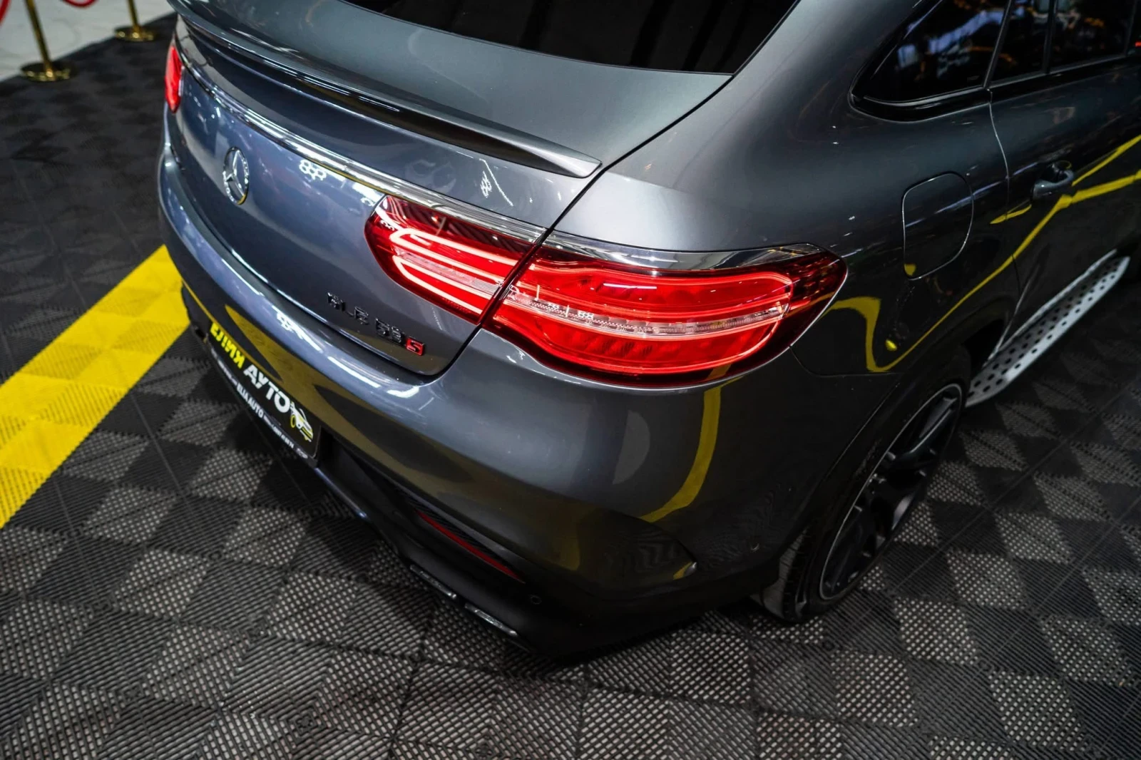 Mercedes-Benz GLE 63 S AMG 4MATIC+ LED ПАНО CARBON B&O 3XTV ЛИЗИНГ 100%, снимка 9 - Автомобили и джипове - 55057270