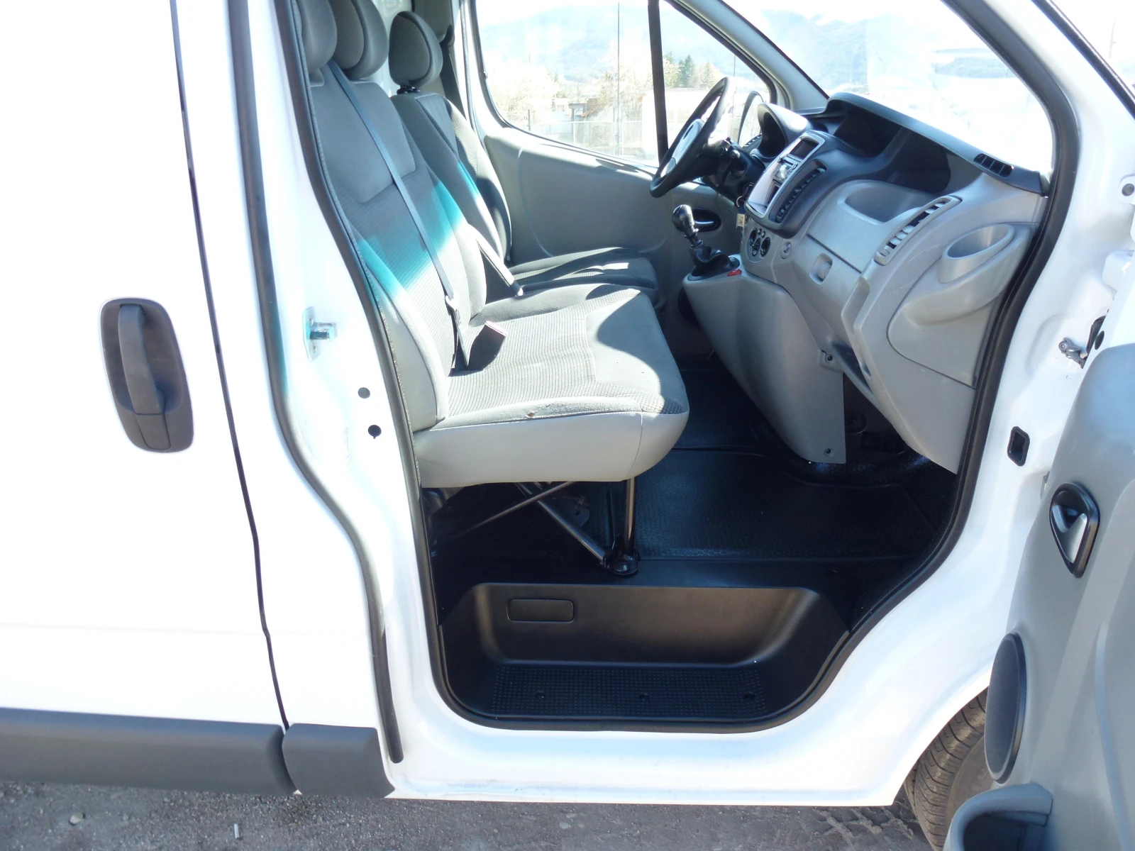 Opel Vivaro 2.0 TDСI - изображение 6