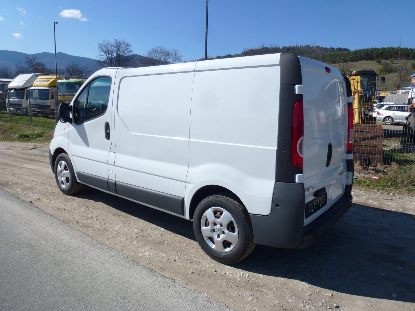 Opel Vivaro 2.0 TDСI - изображение 4
