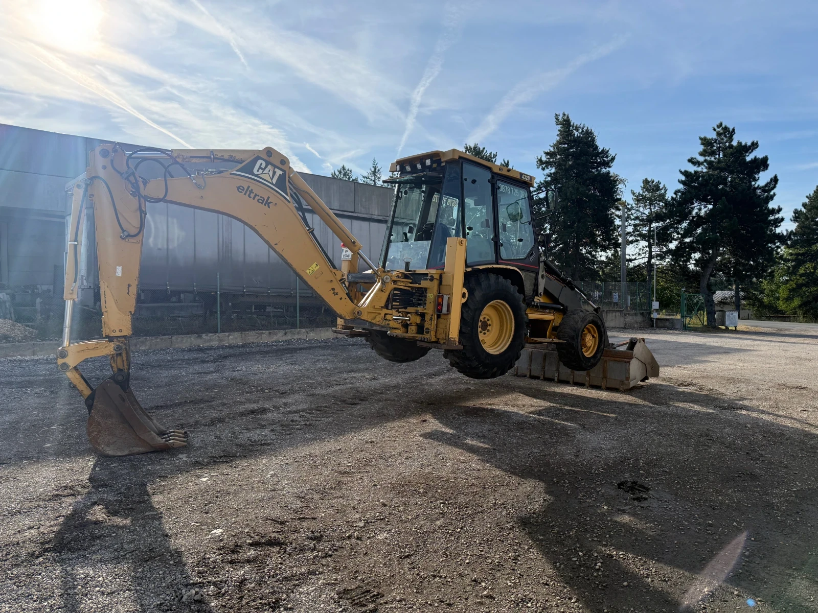Багер Cat 432d, снимка 3 - Индустриална техника - 56080952