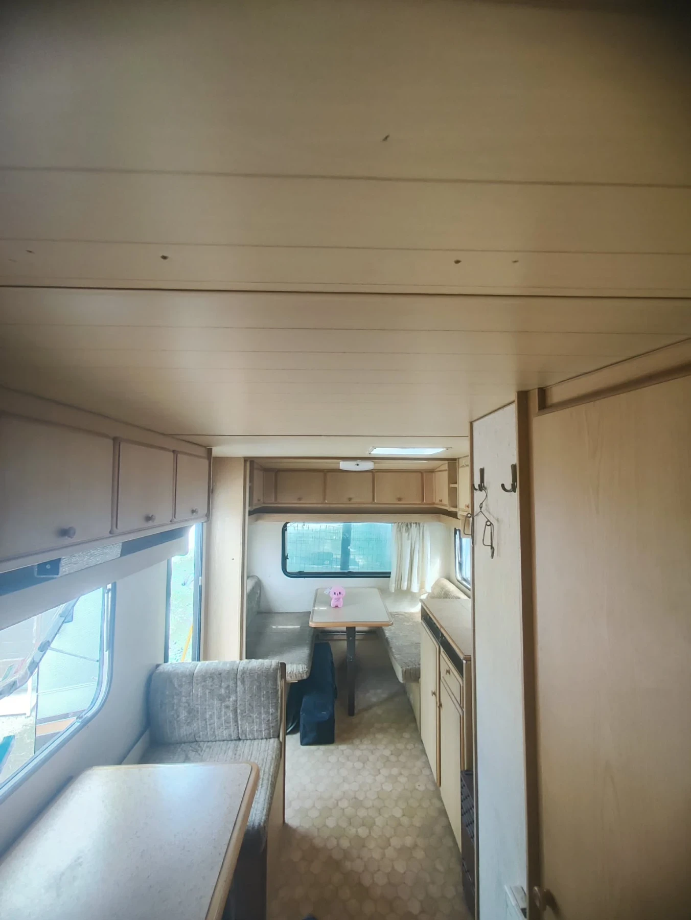 Каравана Knaus 8403, снимка 5 - Каравани и кемпери - 54483856