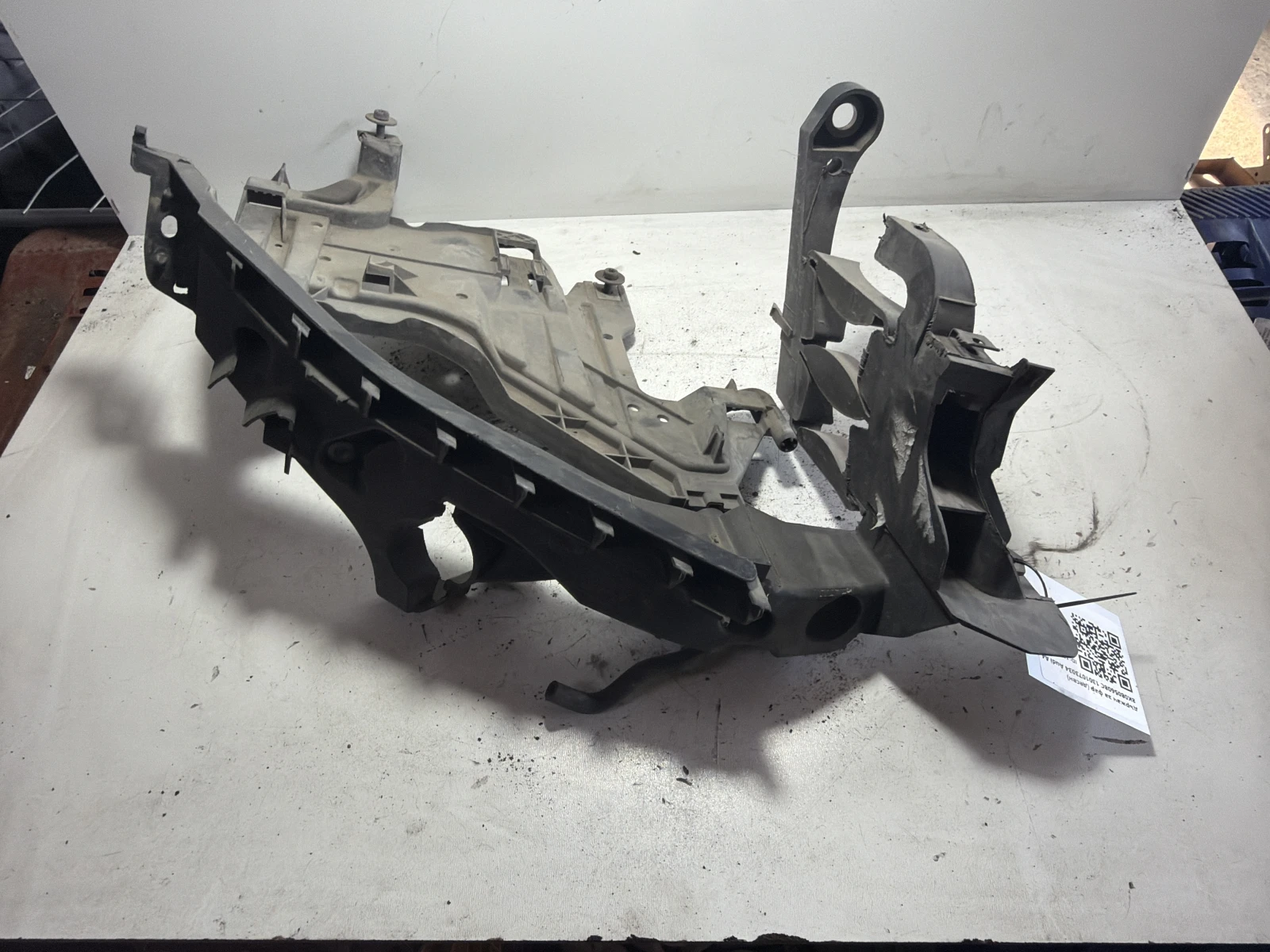 държач за фар (десен) 8K0805608C 1301073034 Audi A4