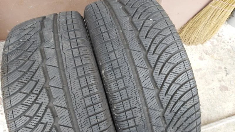 Гуми Зимни 245/45R17, снимка 2 - Гуми и джанти - 27926787