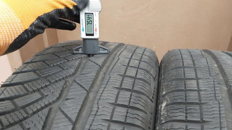 Гуми Зимни 245/45R17, снимка 4 - Гуми и джанти - 27926787