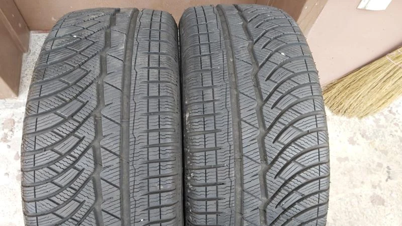 Гуми Зимни 245/45R17, снимка 1 - Гуми и джанти - 27926787