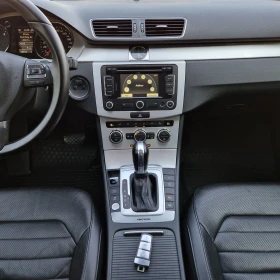 VW Passat 2.0TDi 170k.4X4ДИСТРОНИК/ОБДУХВАНЕ/КЕЙЛЕС/ПАНОРАМА, снимка 15