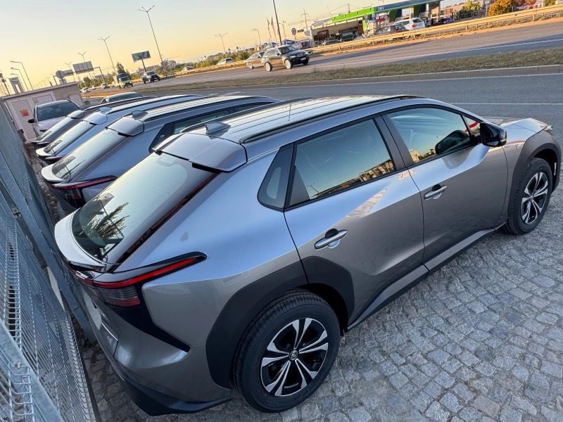 Toyota bZ4X Luxury Premium/NAVI/PANO/KAM/Full...ГАРАНЦИЯ!!, снимка 10 - Автомобили и джипове - 40798755