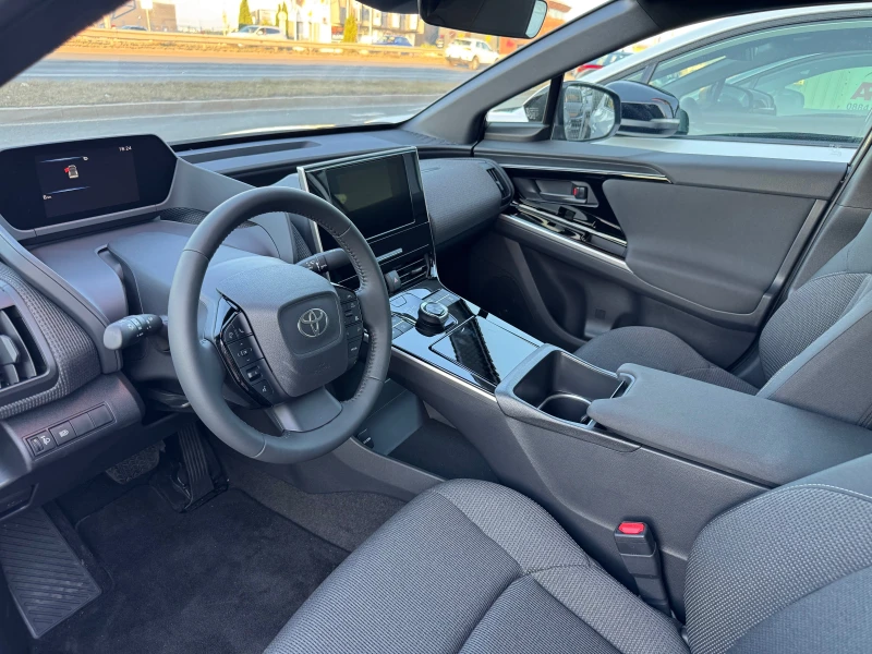 Toyota bZ4X Luxury Premium/NAVI/PANO/KAM/Full...ГАРАНЦИЯ!!, снимка 12 - Автомобили и джипове - 40798755