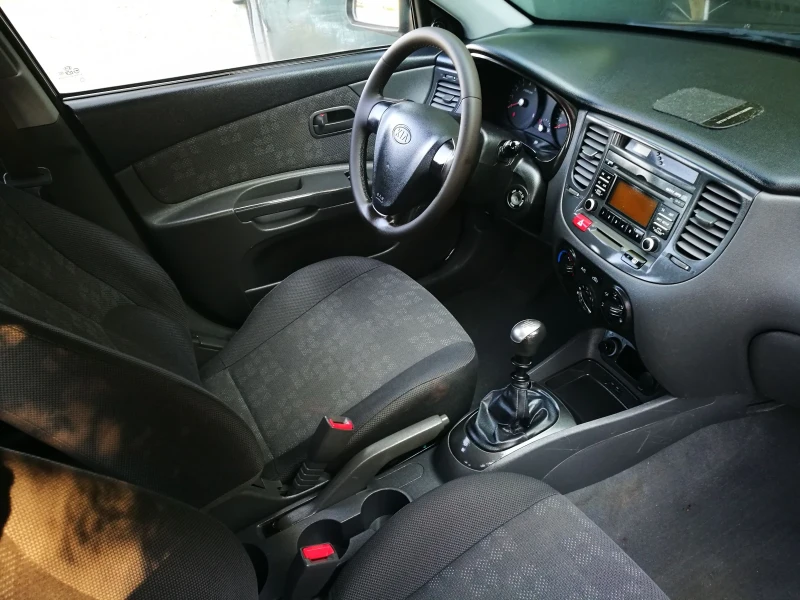 Kia Rio 1.4i FACELIFT, снимка 11 - Автомобили и джипове - 46925670