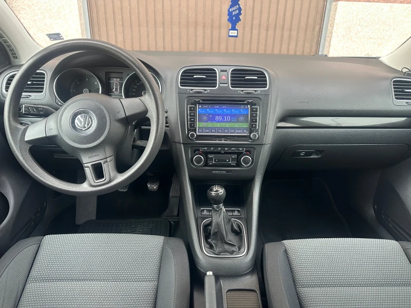 VW Golf 1.6 TDI  * NAVI* 105к.с., снимка 12 - Автомобили и джипове - 48704197