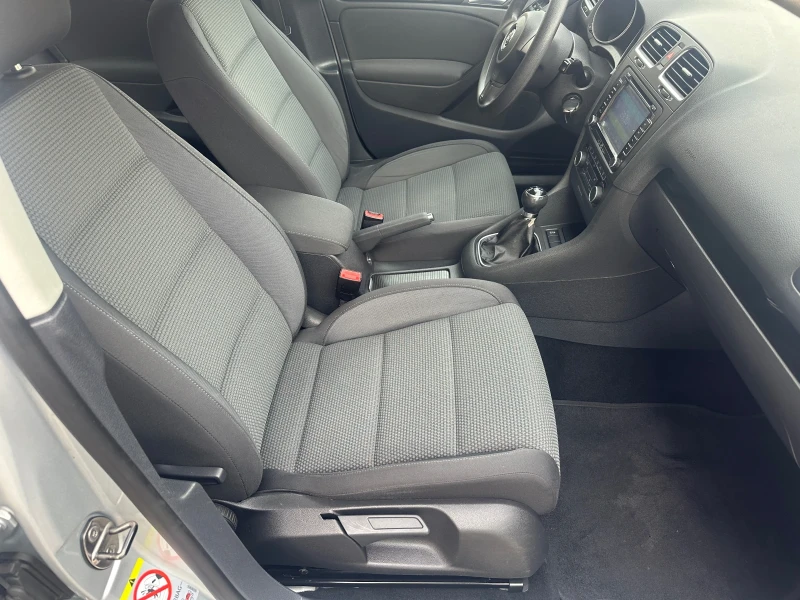 VW Golf 1.6 TDI  * NAVI* 105к.с., снимка 10 - Автомобили и джипове - 49529806