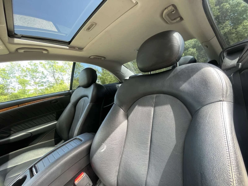 Mercedes-Benz CLK 550, снимка 12 - Автомобили и джипове - 51333931