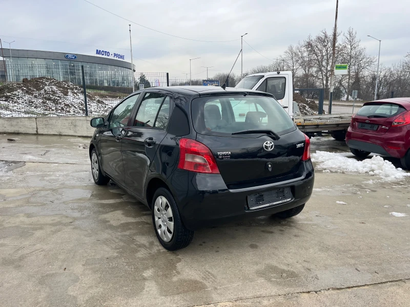Toyota Yaris 1.0, снимка 5 - Автомобили и джипове - 53053554