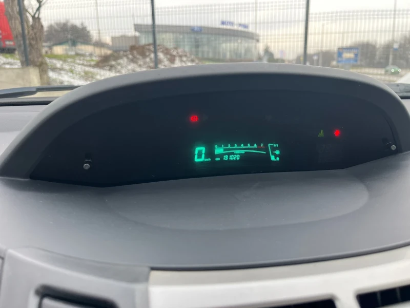 Toyota Yaris 1.0, снимка 11 - Автомобили и джипове - 53053554