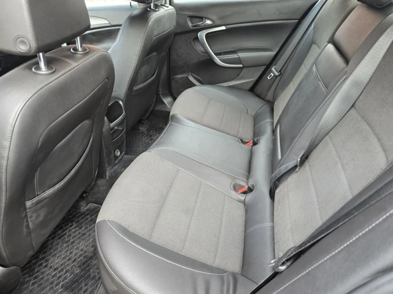 Opel Insignia 2.0D АВТОМАТ 2015g  , снимка 7 - Автомобили и джипове - 53125034