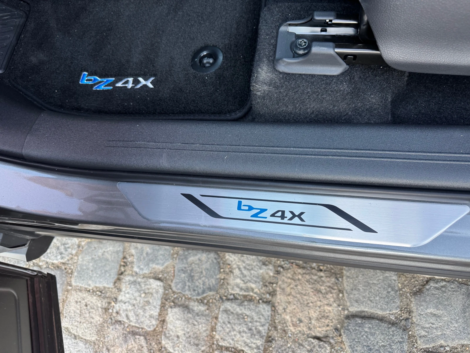 Toyota bZ4X Luxury Premium/NAVI/PANO/KAM/Full...!! | Mobile.bg   14